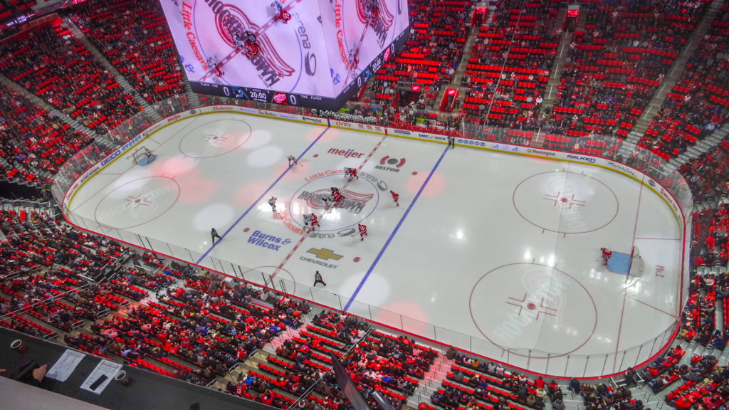 Little Caesars Arena Røde vinger